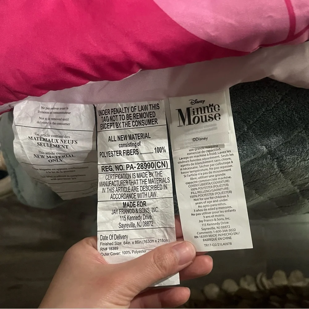 NWOT Disney Pink Comforter‎ with Minnie Mouse Design